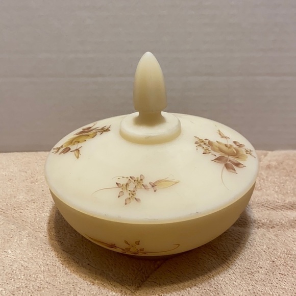 Fenton covered compote candy hand painted and signed custard glass dish - Picture 2 of 11